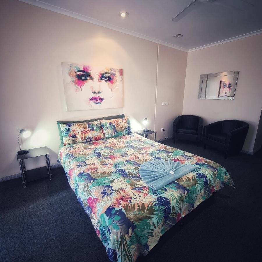 Wentworth Central Motor Inn Esterno foto