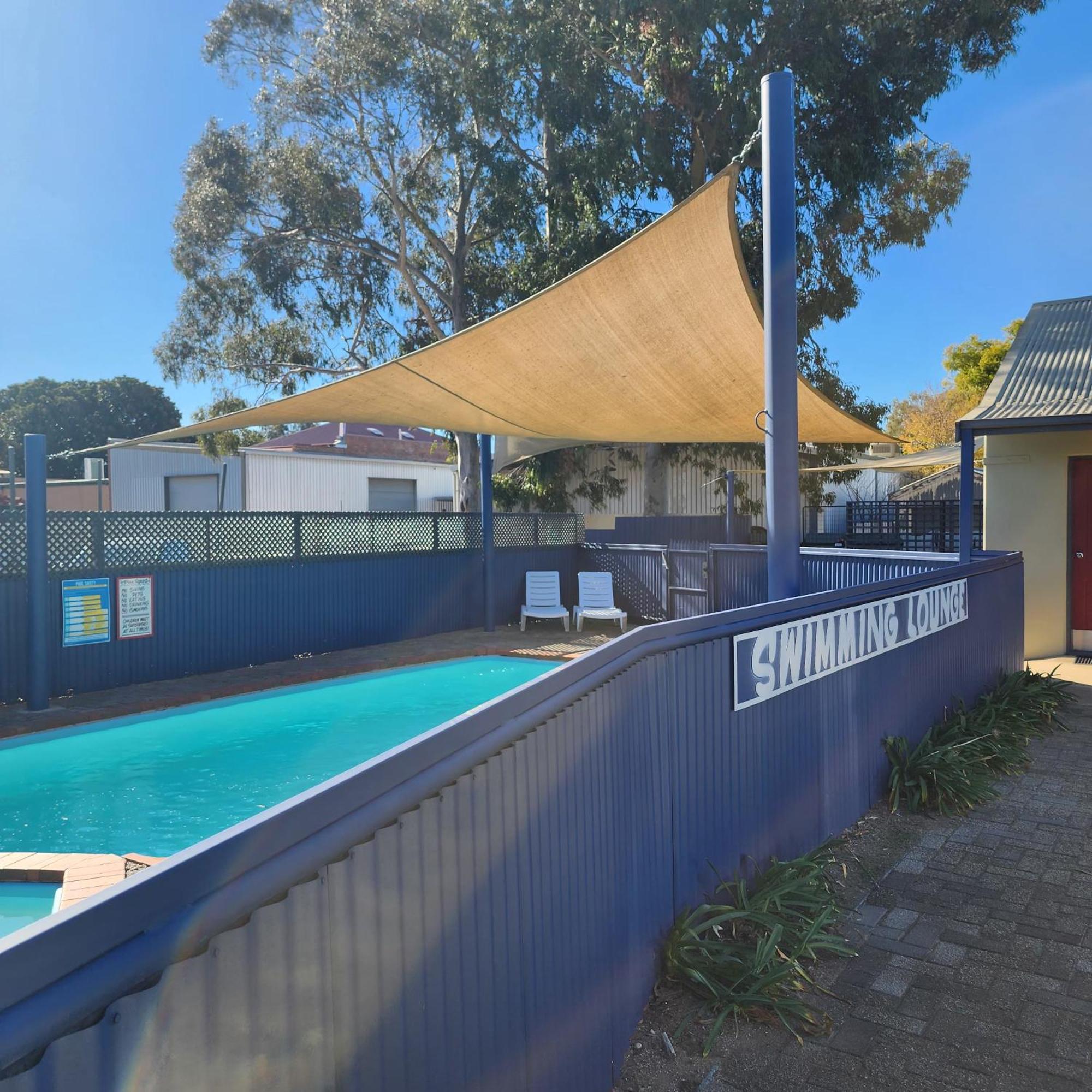Wentworth Central Motor Inn Esterno foto