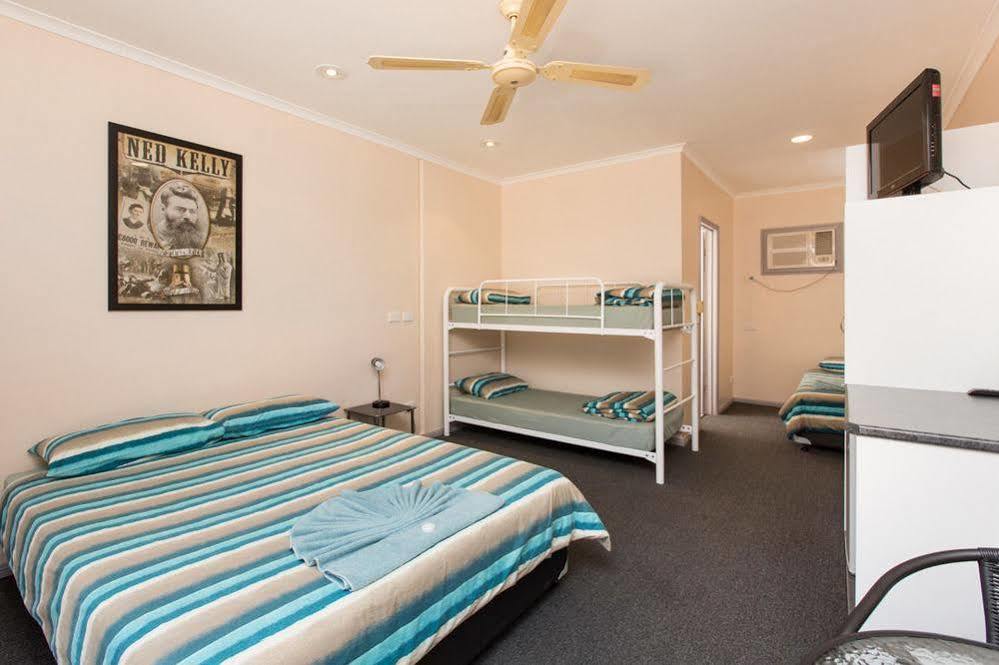 Wentworth Central Motor Inn Esterno foto
