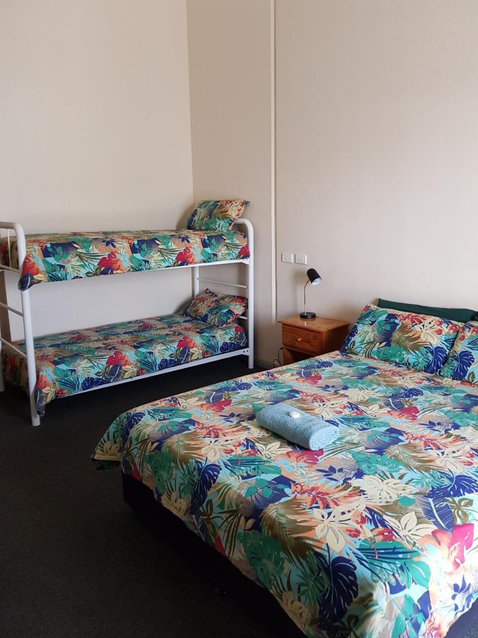 Wentworth Central Motor Inn Esterno foto