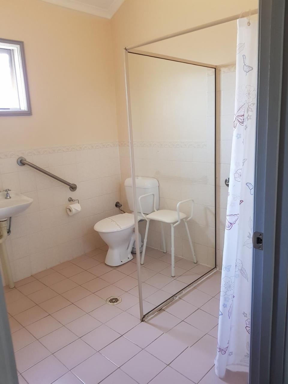 Wentworth Central Motor Inn Esterno foto